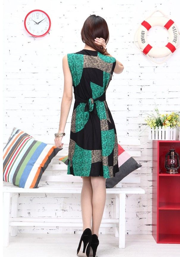 SGL235 : V-Neck Sleeveless Retro Dress