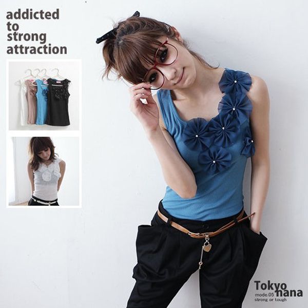 SGL292 : Simple Tank Top with Decorative Flowers